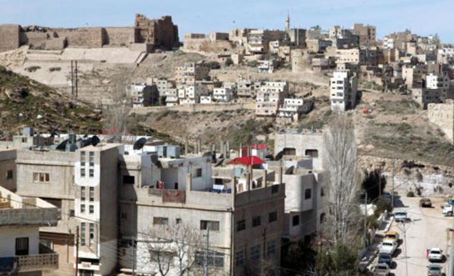 الكرك: فقراء يشكون من غياب العدالة في توزيع المساعدات