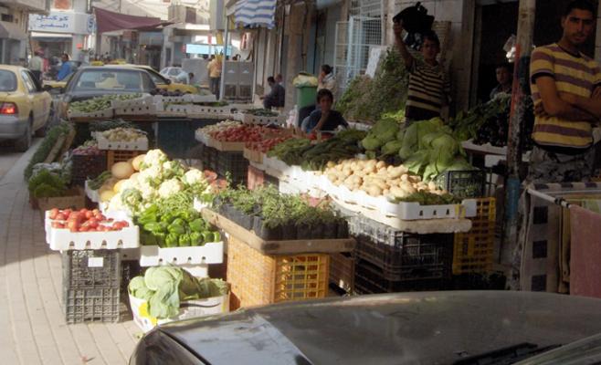 الكرك: تجار يشتكون من دفع ضرائب الخضار والفواكه مكررة مرتين