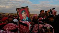 عشيرة الشرفات تعلّق على تداول صورة ابنها الشهيد