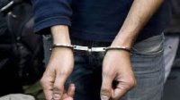 ضبط مطلوبين وفرار آخر بالقفز من الطابق الثالث