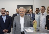 اخر رئيس وزراء في تركيا يدلي بصوته