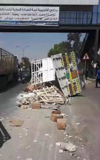 بالصور .. كارثة مرورية على شارع صويلح البقعة الدولي