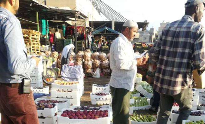 سوق إربد المركزي: العمالة الوافدة تتحكم بأسعار الخضار والفواكه