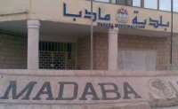 سوق خضار في مأدبا يتحول إلى مكب نفايات