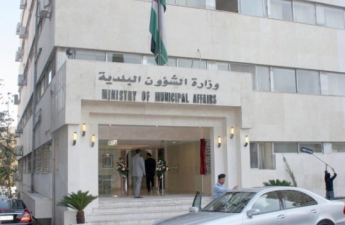 العزام : ضعف التحصيل وتوسع الإنفاق سبب تراكم مديونية "البلديات"