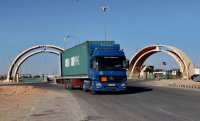 320 شاحنة تدخل معبر طريبيل يوميا