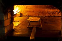 السجن 3 سنوات لاب رمى ابنه في فرن الخبز (تفاصيل)