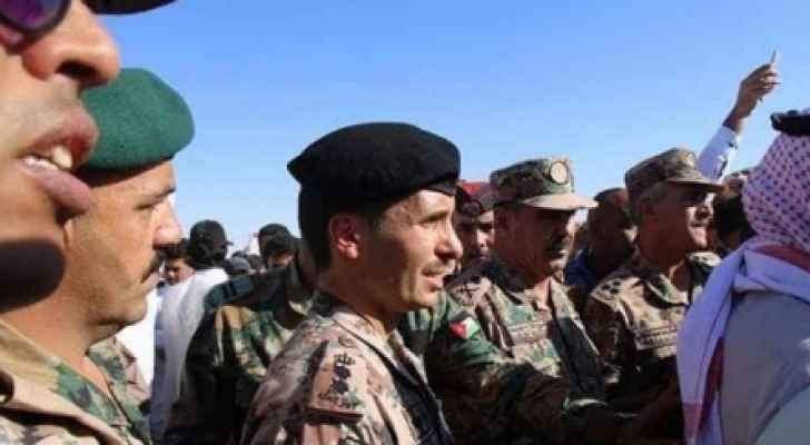 صورة الامير حمزة يبكي رفيقه الشهيد الحويطات الاكثر تداولا في الاردن