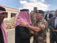 الملك يقدم واجب العزاء بالشهيد هشام العقاربة