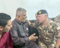 الملك يزور بيت عزاء الشهيد علي قوقزة في جرش