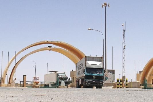 713 شاحنة بين الأردن والعراق يوميا
