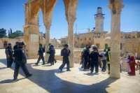 الاحتلال يعيد فتح أبواب المسجد الأقصى