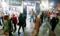 تزامن المدارس مع عيد الأضحى يحد نشاط أسواق الألبسة