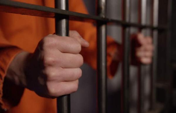 الحبس لثلاثة شباب خطفوا ابن خالة احدهم وسرقوه
