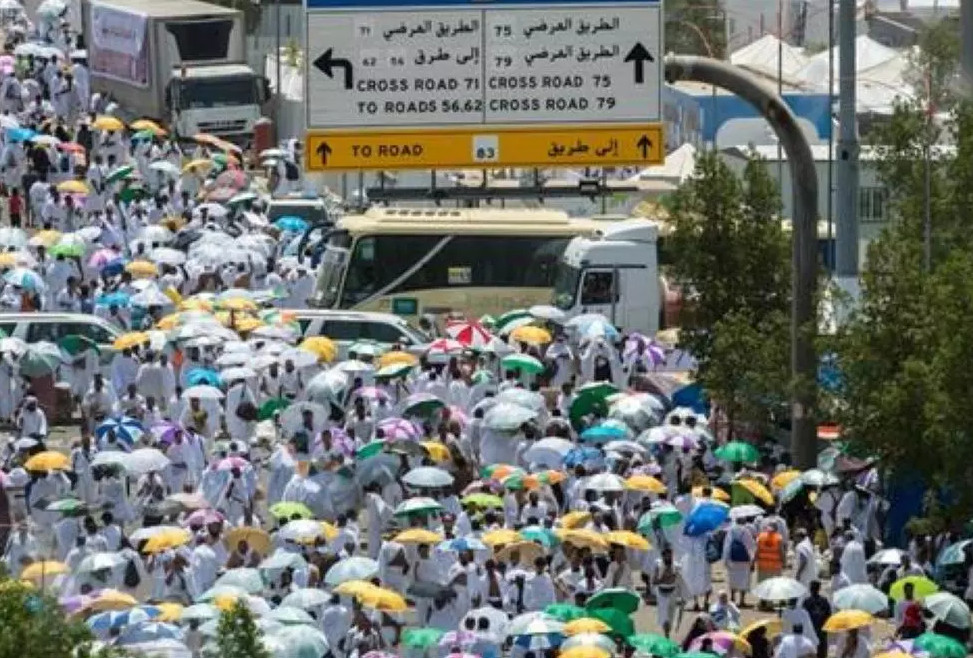 جموع الحجاج تستقر على صعيد عرفات