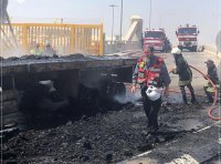اسرائيل تخمد حريق شاحنة بالأردن - صور