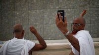 من طرائف الحج.. حاجّة مصرية ترجم زوجها وطائرة تترنح!
