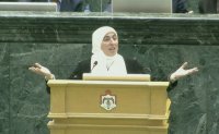 إيران تكشف عن أول طائرة مقاتلة محلية الصنع وإسرائيل تشكك