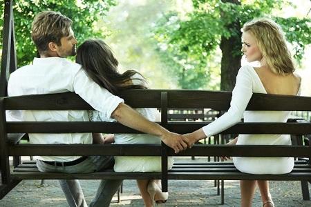 الإمارات.. أقرضته ملايين لمساعدته بخطبتها فتزوج زميلتها