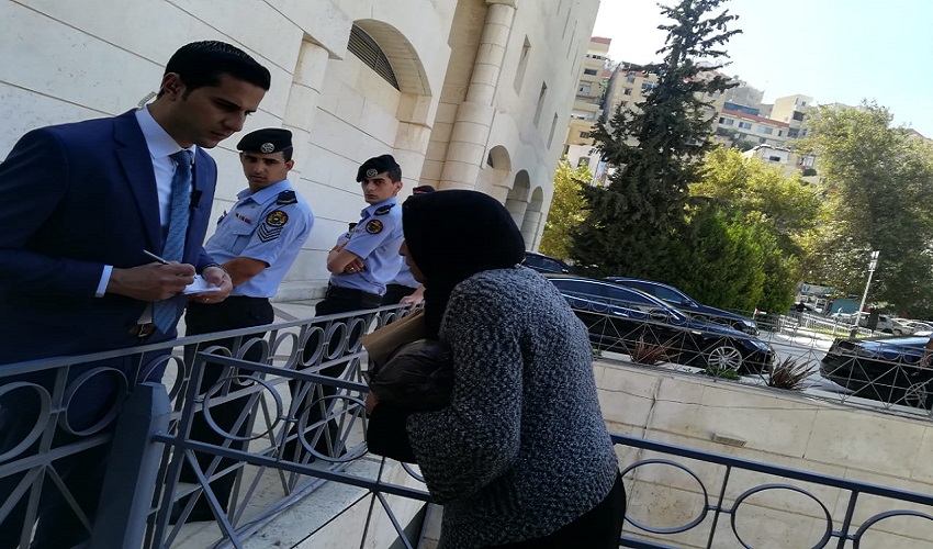 ماذا طلبت هذه السيدة من الرزاز؟