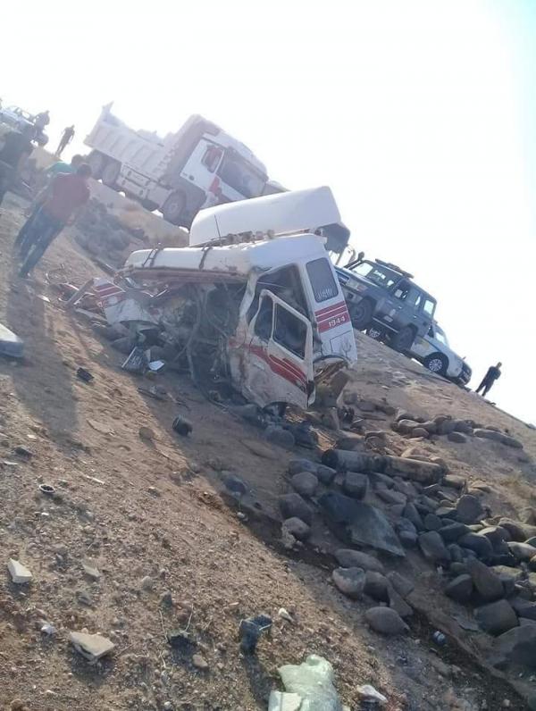 بالصور .. وفاة واصابتان بحادث تصادم بالرويشد