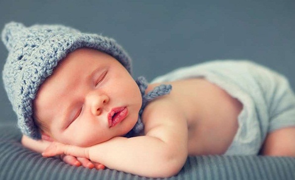 شاهد فرحة عائلة أردنية رزقت بطفل بعد 20 عاماً من الانتظار