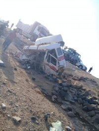 بالصور .. وفاة واصابتان بحادث تصادم بالرويشد