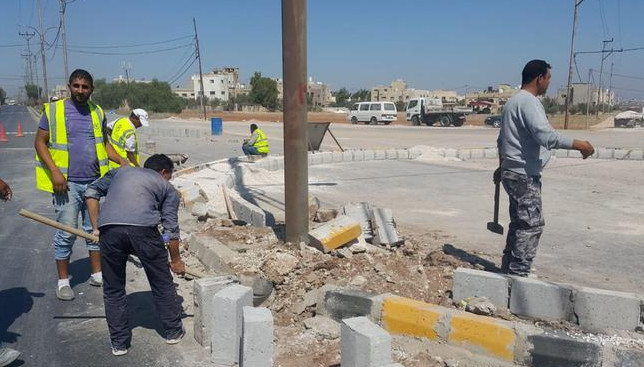 إربد: تبادل الاتهامات حول إنشاء دوار وإزالته في يوم