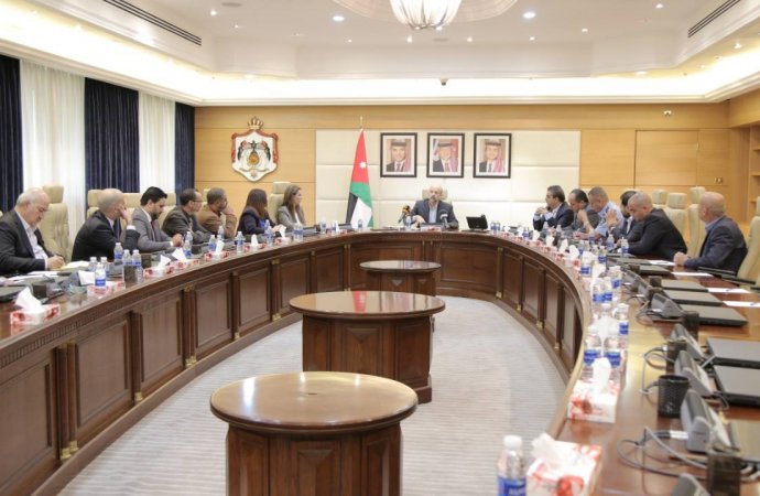 الرزاز: إيرادات "الضريبة" يجب أن تذهب لصالح تحسين الخدمات