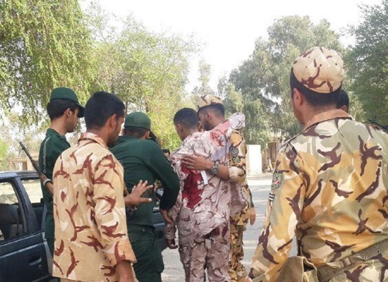 بالصور .. قتلى وجرحى بهجوم استهدف عرضا عسكريا في إيران
