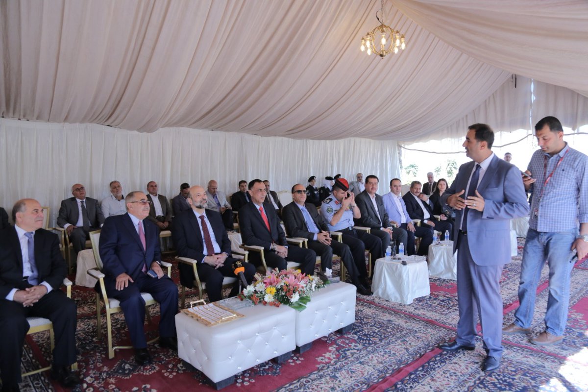 رئيس الوزراء يفتتح المرحلة الأولى لمشروع مركز المفرق الجديد
