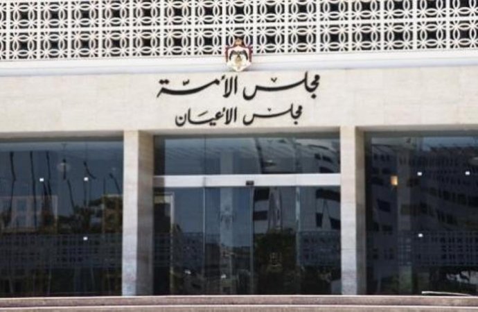 "قانونية الأعيان" ترفض رفع خدمة الوزراء الخاضعة للتقاعد إلى 10 سنوات