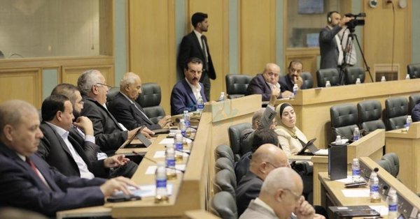 مجلس الاعيان يقر قانون التقاعد المدني بالابقاء على عشر سنوات لتقاعد الوزراء