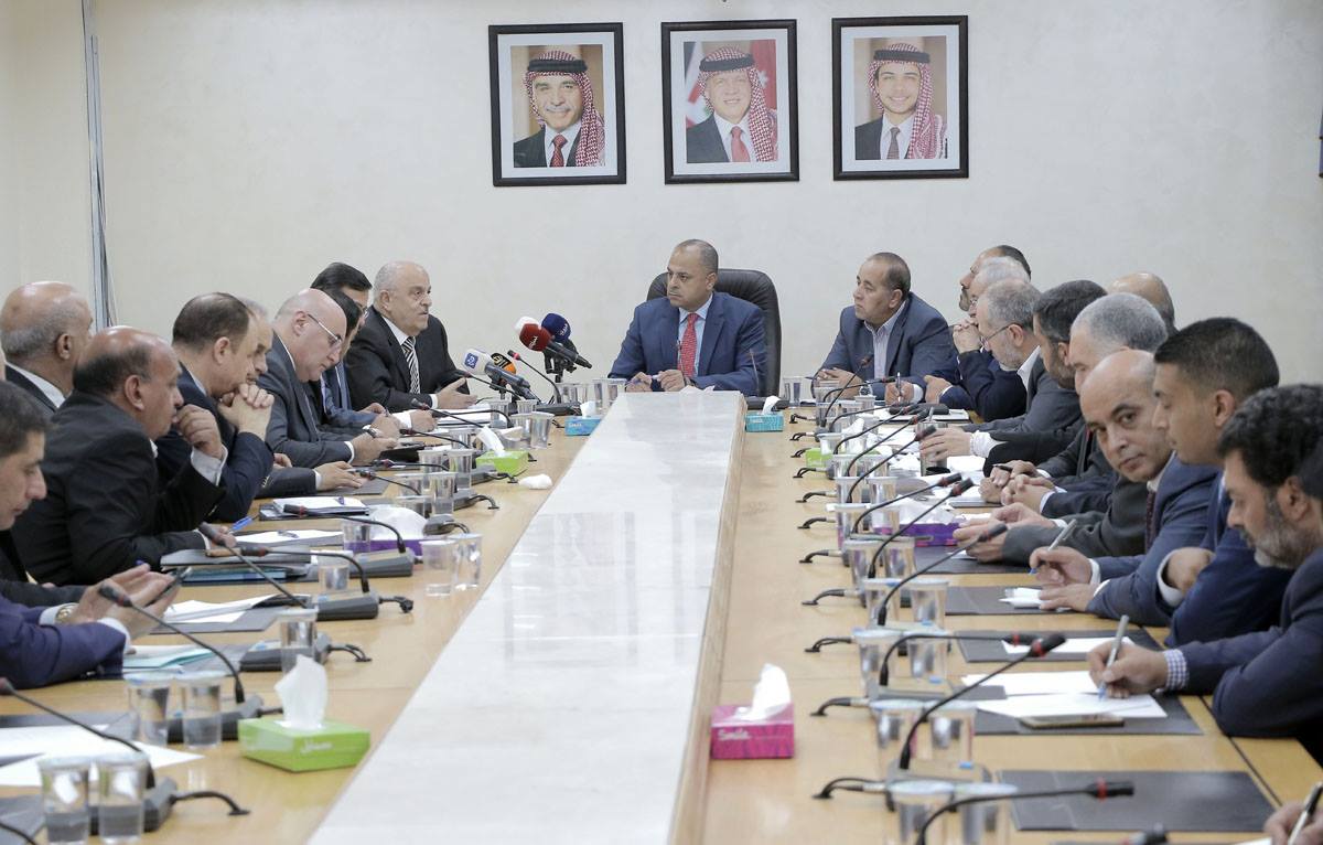 المعشر: أي قرار لإعادة النظر بالضرائب المباشرة سيزيد المشاكل الاقتصادية
