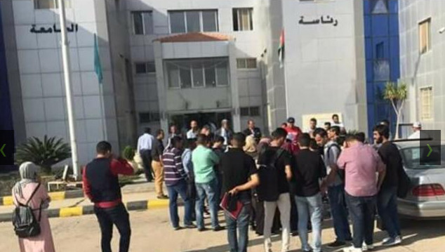 طلبة في "آل البيت" يحتجون على رفع أجور النقل
