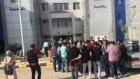 طلبة في "آل البيت" يحتجون على رفع أجور النقل