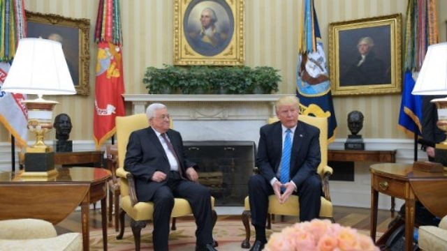 ترامب يوقع قانون ينهي المساعدات المالية لأجهزة الأمن الفلسطينية