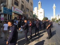 طلبة يحتجون على نظام التوجيهي أمام "التربية"