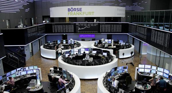 أسهم أوروبا تنخفض لأدنى مستوى في 20 شهرا