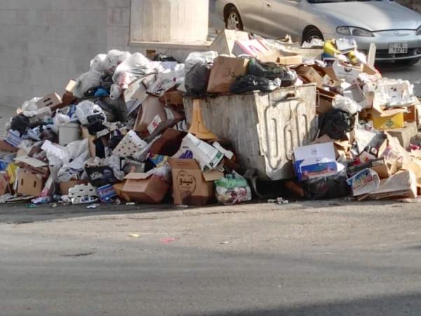 موظفو بلديتي الكرك والطفيلة مستمرون بالاضراب