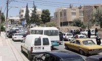 محافظ مادبا يتفقد مشروعات تعبيد الطرق والخلطات الاسفلتية