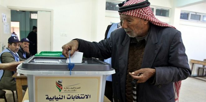 رصد 40 مخالفة في مراكز الاقتراع بالموقر