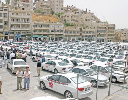 قرار حكومي برفض السماح لسائقي خط (عمان - دمشق) العودة للعمل