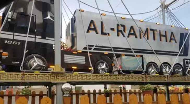 الرمثا تحتفي بفتح معبر نصيب على طريقتها