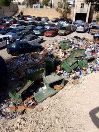 "الامانة" تزيل نفايات انتخابات بلدية الموقر المكدسة منذ 5 أيّام