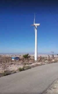 "مروحة طاقة" تتسبب باخلاء مدرسة ومنازل بالمزار الشمالي