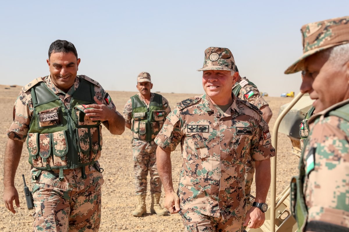 الملك يتابع التمرين العسكري التعبوي (السيف القاطع) ويشارك في جانب منه