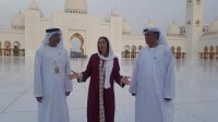 شاهد .. وزيرة إسرائيلية تزور مسجد الشيخ زايد