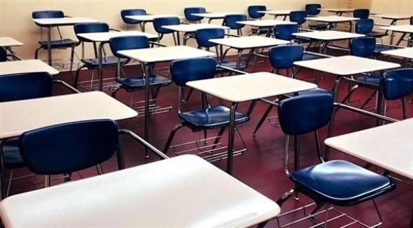يسطو على مدرسته لتغيير نتيجة الامتحان