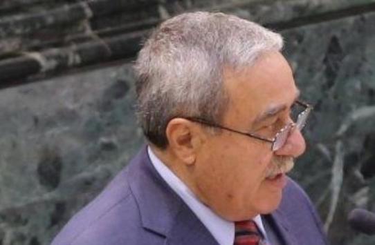 نائب: الحكومة تقودنا للمسخرة